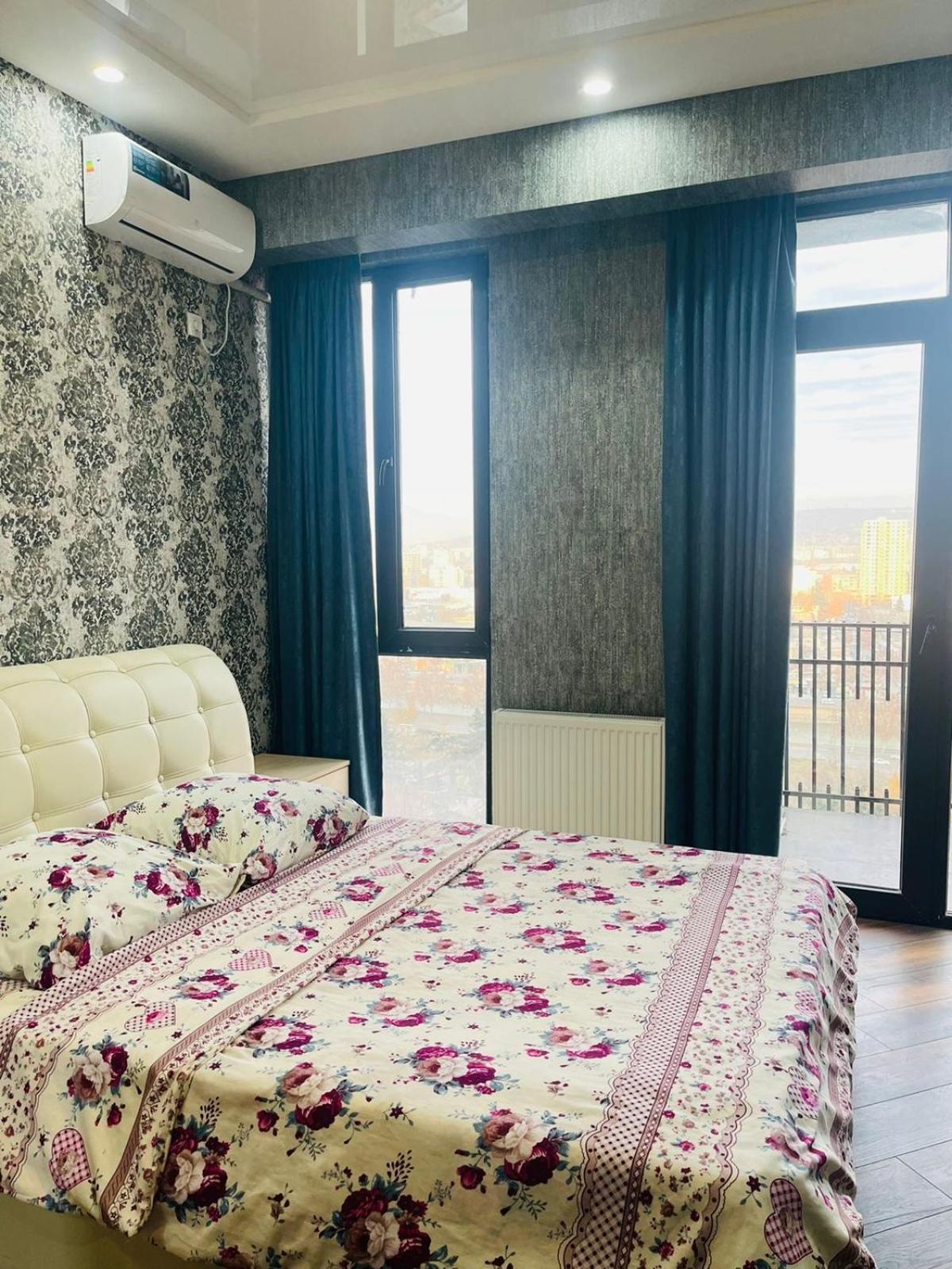 Pool House Hotel Tbiliszi Kültér fotó